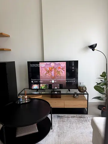 32-43 inch wall-mounted LED TV - Good working condition