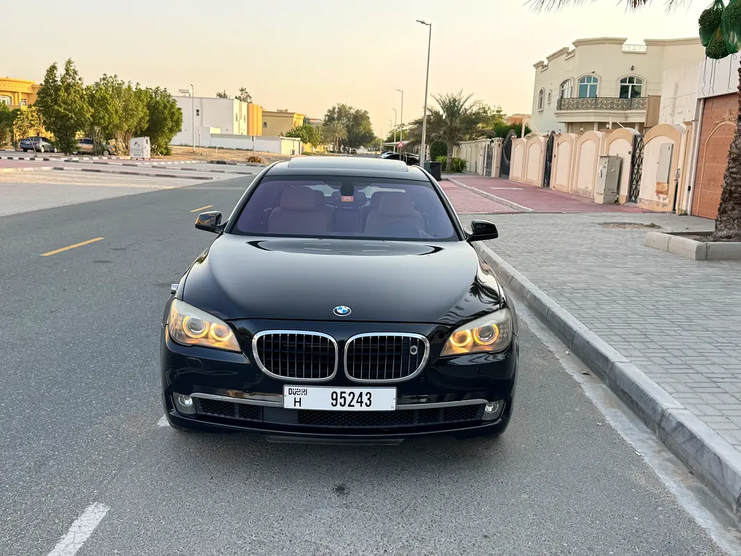 BMW 7-Series 2011 — photo 1 of 14