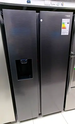 Samsung Side by Side Ice maker with water dispenser latest version refrigerator black