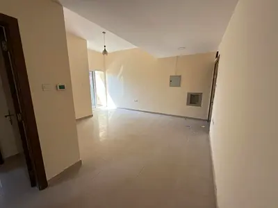 فرصة مميزة للإيجار السنوي | غرفة وصالة واسعة ببلكونة في الجرف 3 بسعر رائع