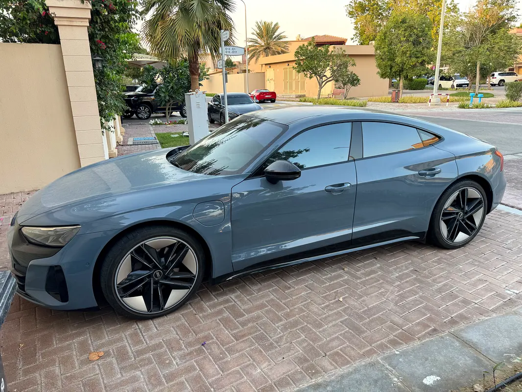 Audi e-tron GT 2022 — photo 1 of 5
