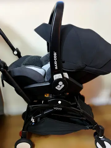 Yoyo 2 stroller with lie flat car seat and isofix base