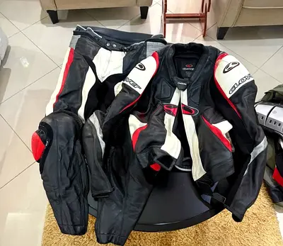 Used CLOVER Black/Red Leather Motorcycle Riding Suit - Jacket  Pants (Mens)
