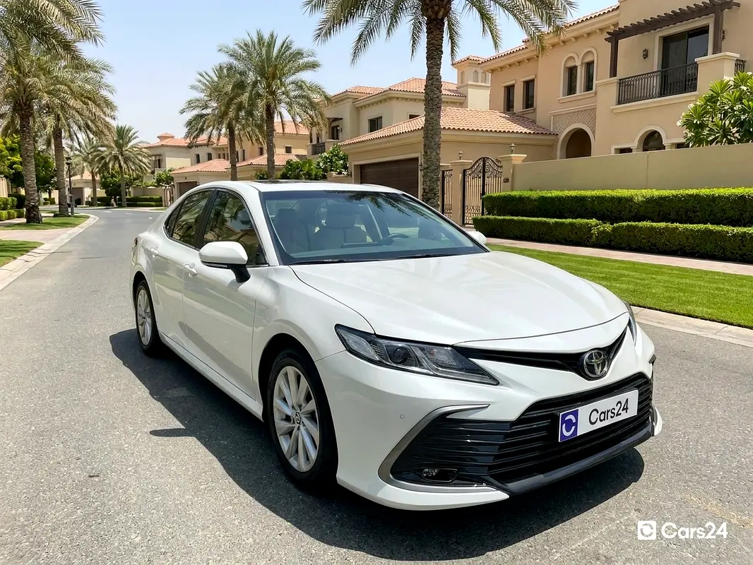 Toyota Camry 2024 — photo 1 of 13