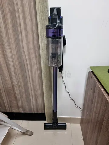 Samsung Lightweight cordless stick vacuum cleaner (stands upright) - good working condition