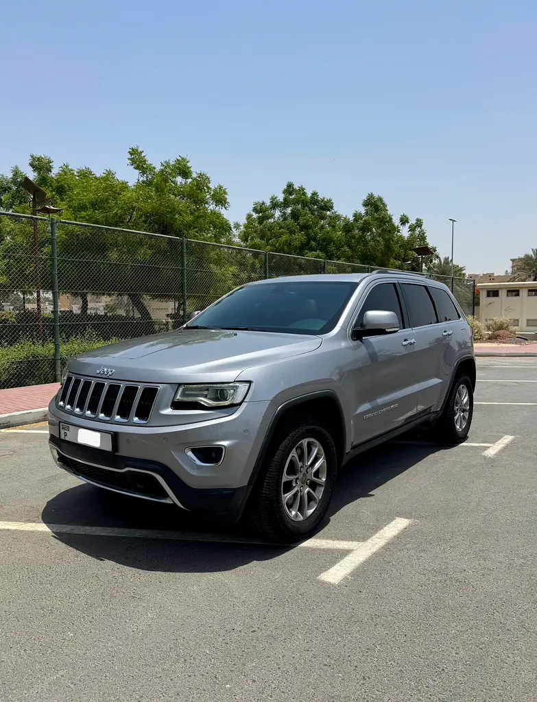 Jeep Grand Cherokee 2015 — photo 1 of 8