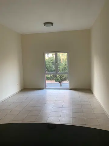 Chiller Free-STUDIO- AED 45k 4 to 6 CHQs- DISCOVERY GARDENS
