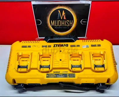 DEWALT 4 PORT CHARGER