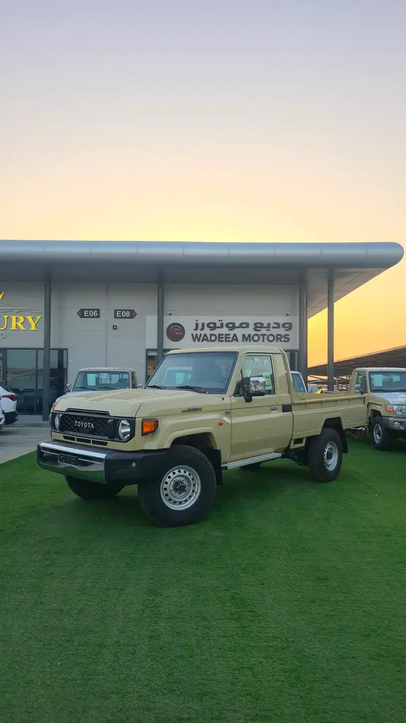 Toyota Land Cruiser 70 Series 2025 — photo 1 of 18