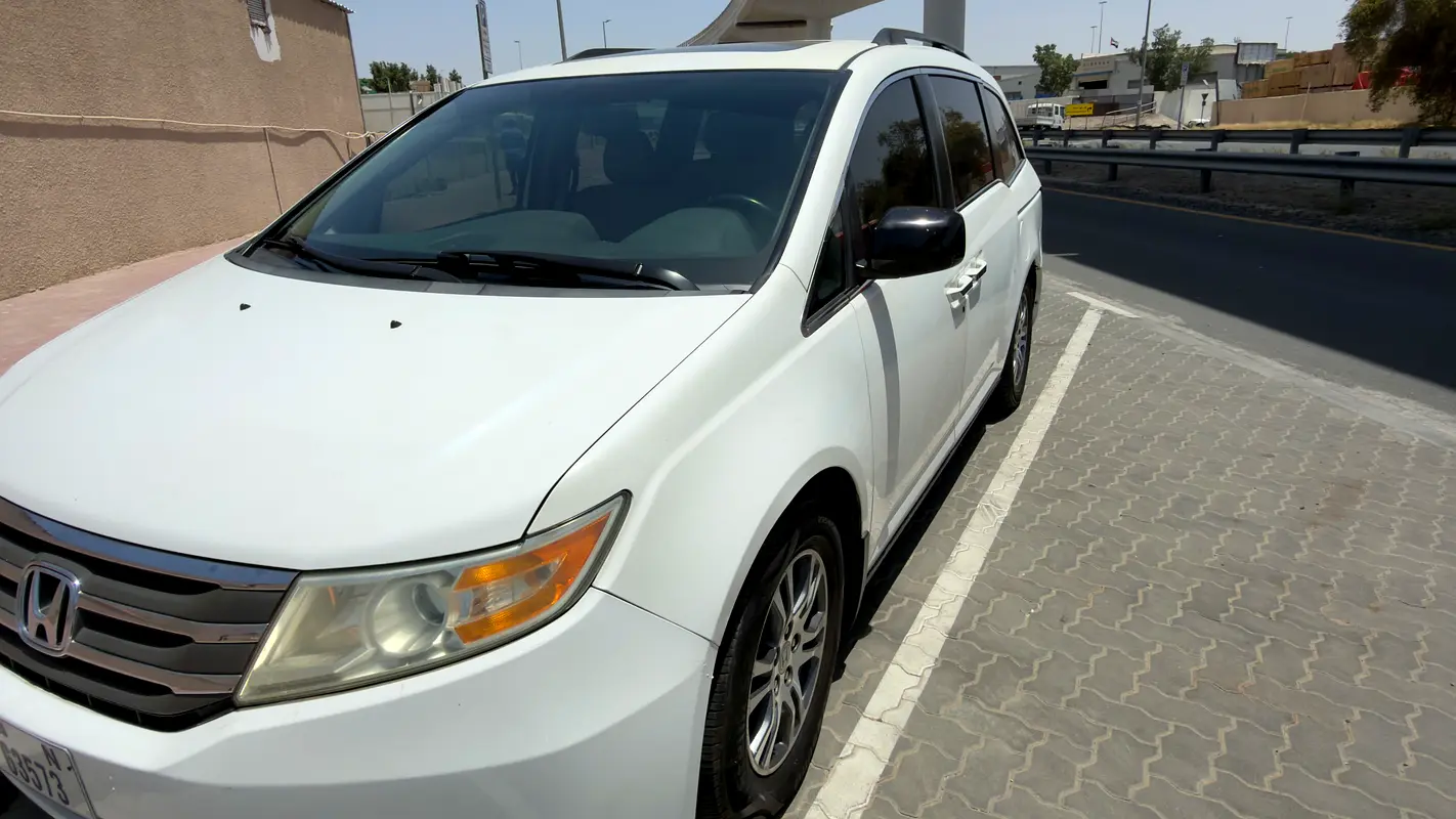 Honda Odyssey 2013 — photo 1 of 17