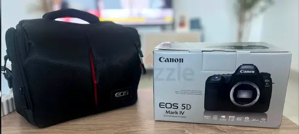 Canon EOS 5D Mark IV Full Frame Camera Bundle