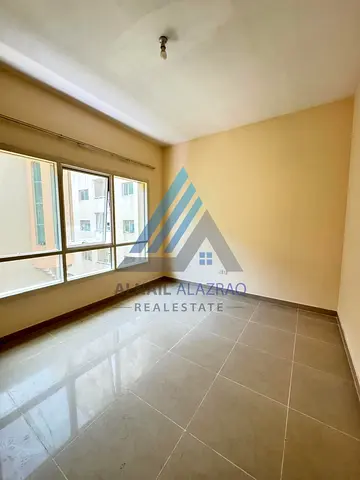 شقة مميزة للإيجار السنوي في منطقة المجاز 2 ضمن موقع سكني حيوي واستراتيجي قريب من جميع الخدمات الأساسية والمرافق اليومية مما يجعلها خيارًا مثاليًا للعا