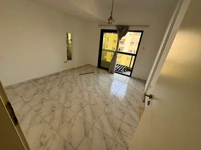 شقة مميزة ثلاث غرف وصالة بإطلالة بحرية في المجاز 2 على شارع جمال عبد الناصر. عقد شيرنج رسمي وصريح، موقع ممتاز قريب من جميع الخدمات والمرافق.