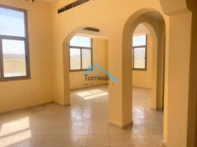 فيلا سوبر لوكس للايجار في الورقاء الرابعه  الفيلا عباره عن 5 غرف نوم ماستر و صاله كبيره و مجلس مفتحوين علي بعض و مطبخ داخلي و غرفه خادمه و غرفه غسيل و