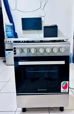 Westpoint freestanding gas cooker with oven - good working condition + gas cylinder
