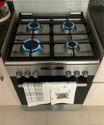 Siemens New Model 4 burner Gas Cooker Electric Oven 60x60cm
