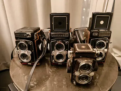 Rare Vintage Yashica TLR Camera Collection for Sale – Collector’s Dream!