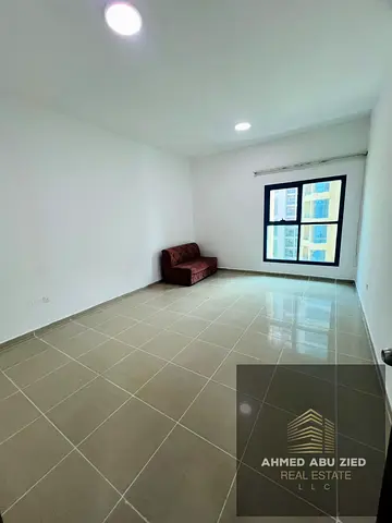 للإيجار السنوي بالراشديه 1 - أبراج الخور اكبر واجمل مساحه ثلاث غرف  وصاله مع غرفة خادمه  غرفة غسيل  تشطيبات  شخصية 2 بلكون  تكييف مركزي  3حمام  غرفة
