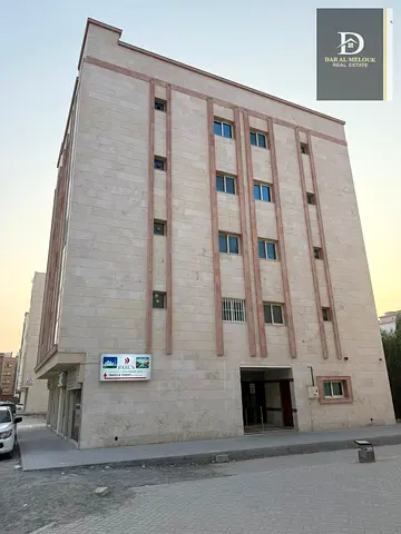 For sale, Al-Qalia area building Land area 3200 ft Ground + 4 repeated roles 16 apartments room and lounge 3 Shops Adaptation of Asblt Dukt Age