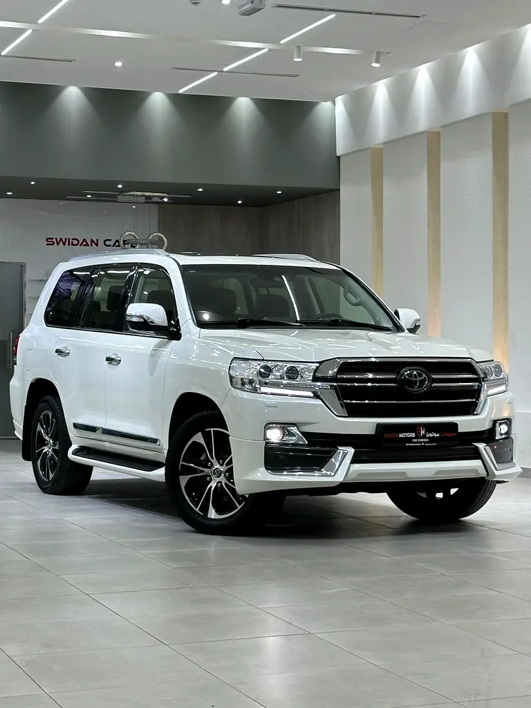 Toyota Land Cruiser 2021 — photo 1 of 18