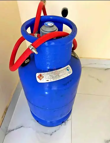 Gas Cylinder with Regulator Pipe