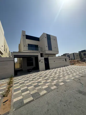 فيلا مودرن 5 غرف ماستر بالحليو بسعر شامل الرسوم
