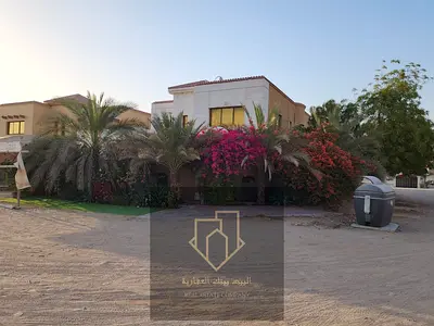 فيلا زاوية مميزة بتصميم راقٍ ومساحات واسعة، تقع في واحدة من أفضل المناطق السكنية في عجمان، وتوفر مستوى عالٍ من الراحة والخصوصية، مما يجعلها خيارًا مثا