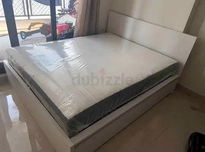 IKEA malam king‑size bed (180 × 200 cm) with 2 storage drawers and an IKEA mattress