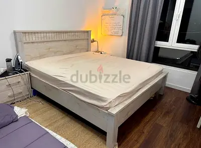 Queen Size Wooden Bed Frame in Light Oak Finish