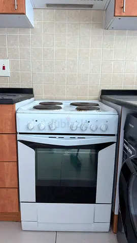 Electric Stove/Cooker INDESIT in fully working condition (4-burner with oven)