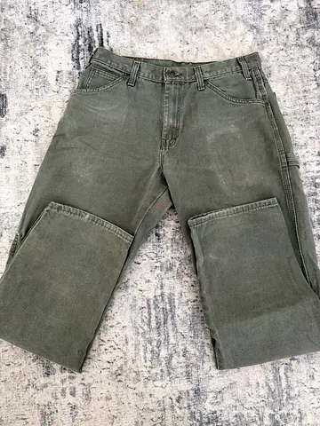 Dickies men’s carpenter pants/ Relaxed Fit and size 32x32.