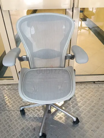 Selling herman miller remastered chair.size B . colour Gray.