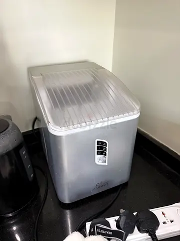 Ice cube maker