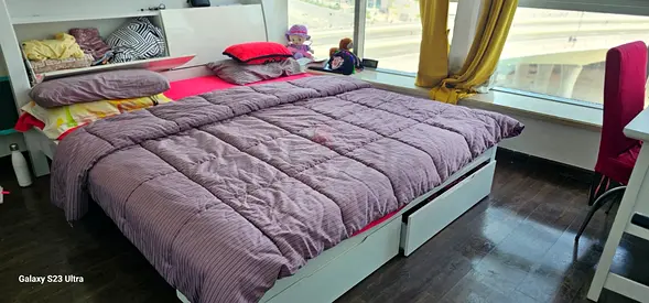 King size bedframe with drawers (Pan Home)