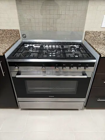 Siemens 90cm Stainless Steel Gas Range with Convection Oven - Excellent Condition