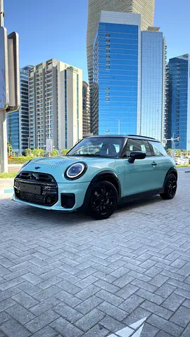 Mini Cooper S with JCW Kit - 3 Years Warranty - 3 Years Free Service. Free insurance - Window tint