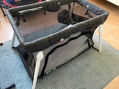 Guava Family Lotus Travel Crib / Portable Baby Cot – Excellent Condition