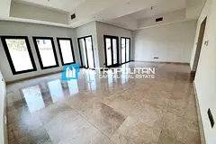 Single Row 5BR | Close to Amenities | Prime Area