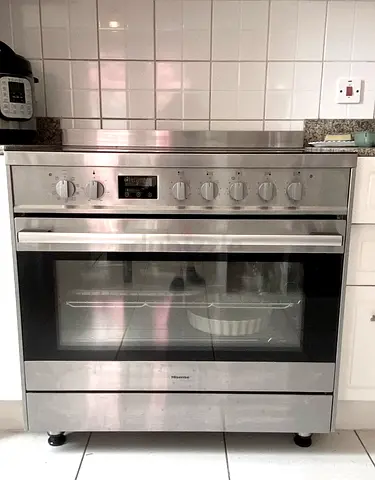 Oven ceramic cooker - under warranty until 2029