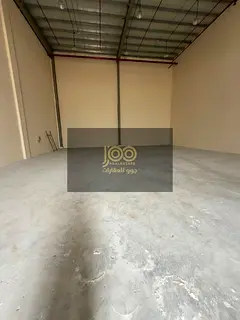 The warehouse is equipped with 40 volts of electricity, a suitable area, and ready-made facilities t