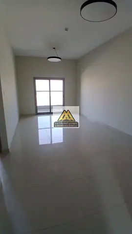 شقة غرفة وصالة للإيجار السنوي في عجمان، من أفخم وأجمل الشقق بمساحات كبيرة جدًا، تقع في تاور جديد ثاني ساكن، وتتميز بغرفة ماستر وبلكونة مع تكييف مركزي،