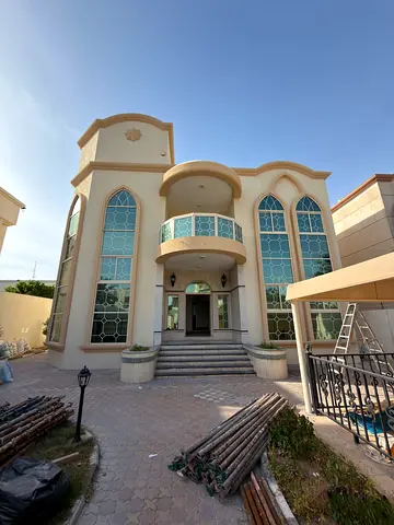 Distinguished villa in the Sharqan area of ​​Sharjah for annual rent - Parking for several cars - Large swimming pool - Central air conditioning - Thr