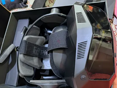 Used over‑head VR headset with original box — good condition