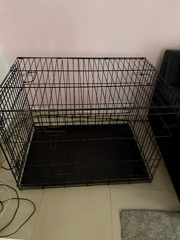 Foldable metal dog crate with tray - good condition