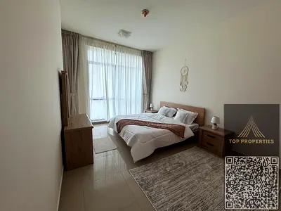 غرفة وصالة مفروشة أول ساكن بإطلالة بحر كاملة في كورنيش عجمان شامل جميع الفواتير غرفة نوم ماستر صالة واسعة جدًا 2 حمام مطبخ منفصل مساحة كبيرة ومريحة