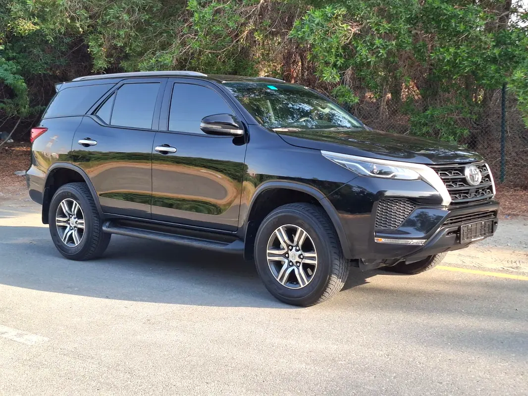 Toyota Fortuner 2024 — photo 1 of 12