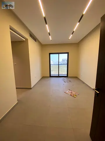 اول ساكن | شقه جديده بتشطيبات ولمسات عصريه | مع خزاءن حاءط | بلكونه باطلاله مفتوحه | بسعر مميز مع تسهيلات بالدفع علي 6 شيطات