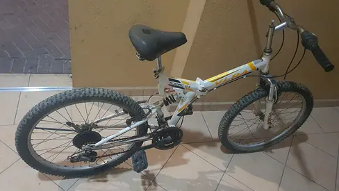 Foldable White 26 Mountain Bike - Good Condition