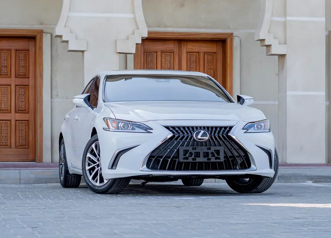 Lexus ES-Series 2022 — photo 1 of 13
