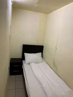 partition for male near garden metro station